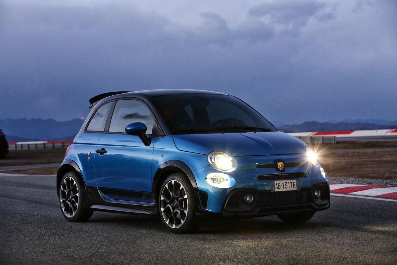 Abarth 695 Tributo 131 Rally 2022: immagini ufficiali