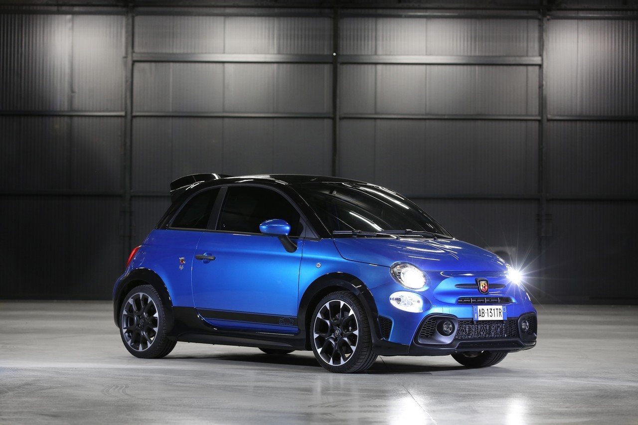 Abarth 695 Tributo 131 Rally 2022: immagini ufficiali