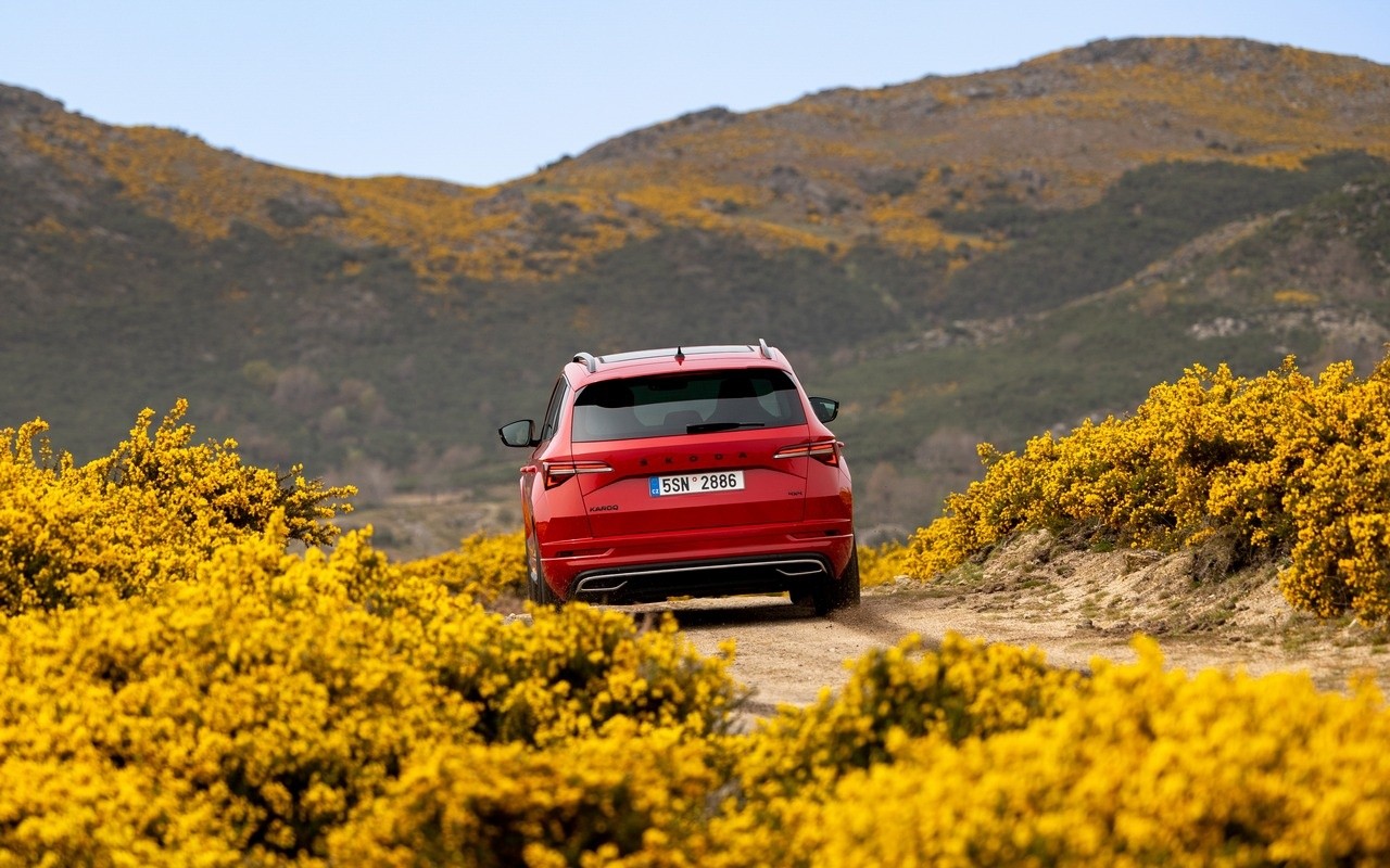 Nuova Skoda Karoq 2022: immagini ufficiali inedite