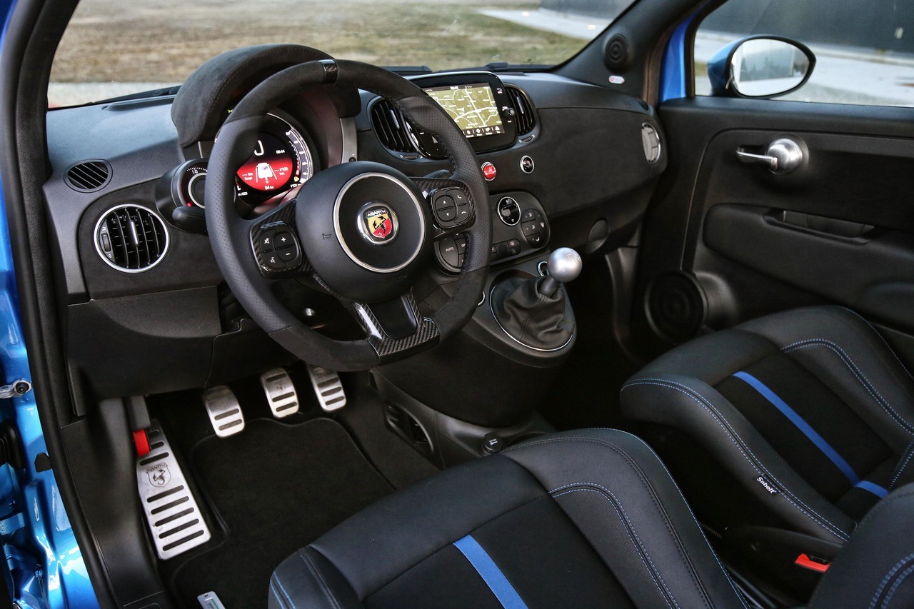 Abarth 695 Tributo 131 Rally 2022: immagini ufficiali