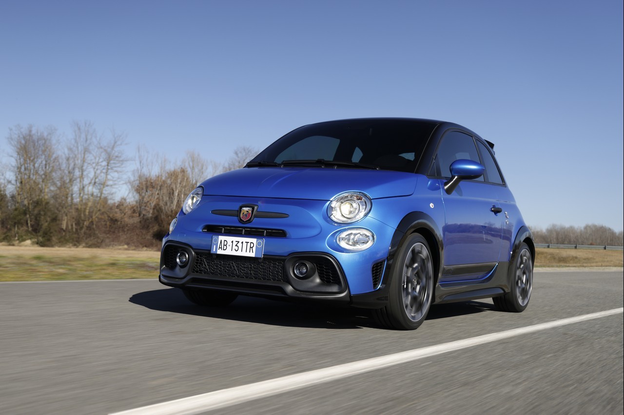 Abarth 695 Tributo 131 Rally 2022: immagini ufficiali