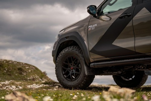 Toyota Hilux AT33 Arctic Trucks: le immagini ufficiali