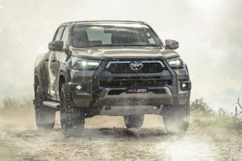 Toyota Hilux AT33 Arctic Trucks: le immagini ufficiali