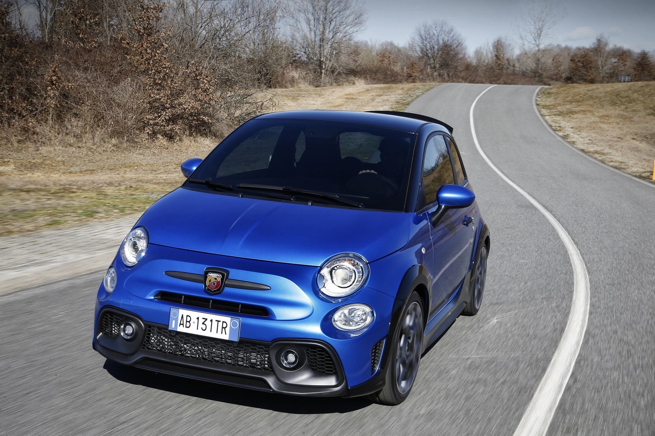 Abarth 695 Tributo 131 Rally 2022: immagini ufficiali