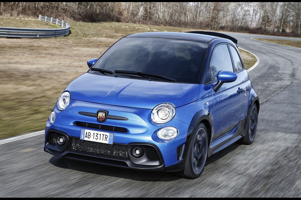 Abarth 695 Tributo 131 Rally 2022: immagini ufficiali