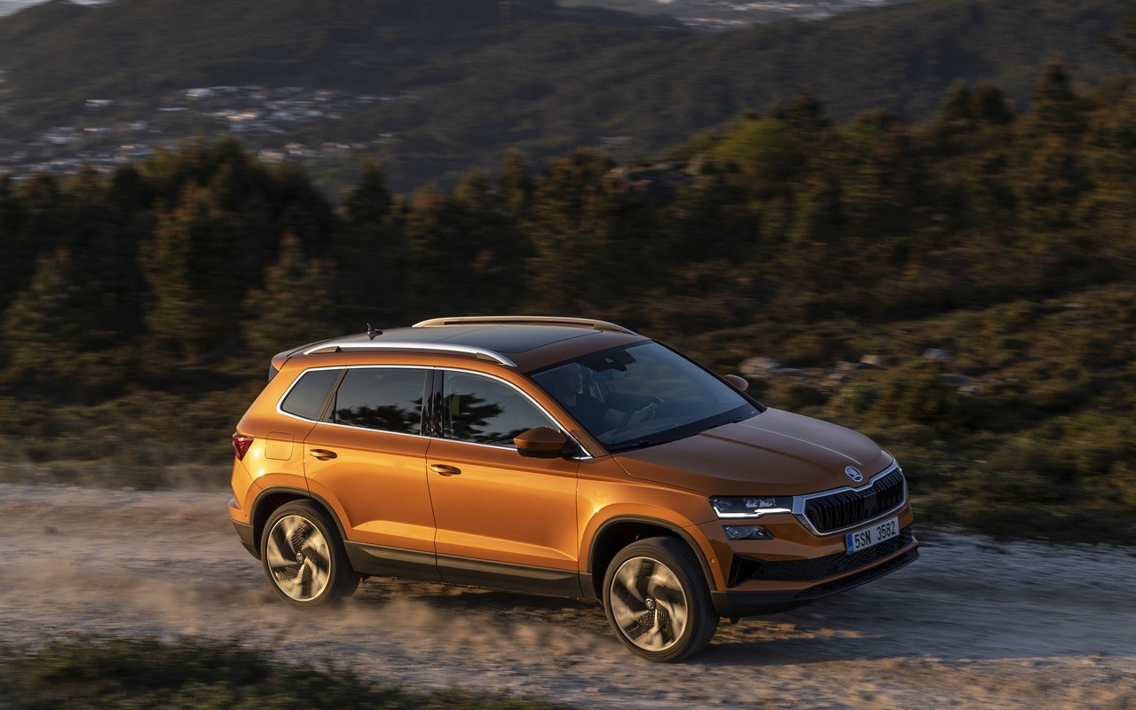 Nuova Skoda Karoq 2022: immagini ufficiali inedite