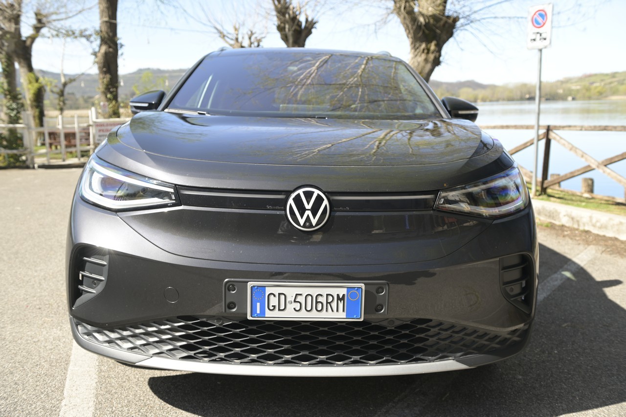 Volkswagen ID.4: la prova su strada