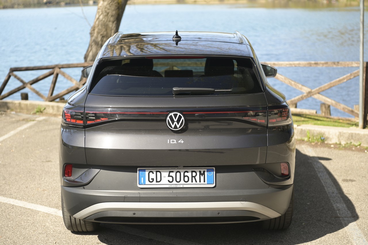 Volkswagen ID.4: la prova su strada