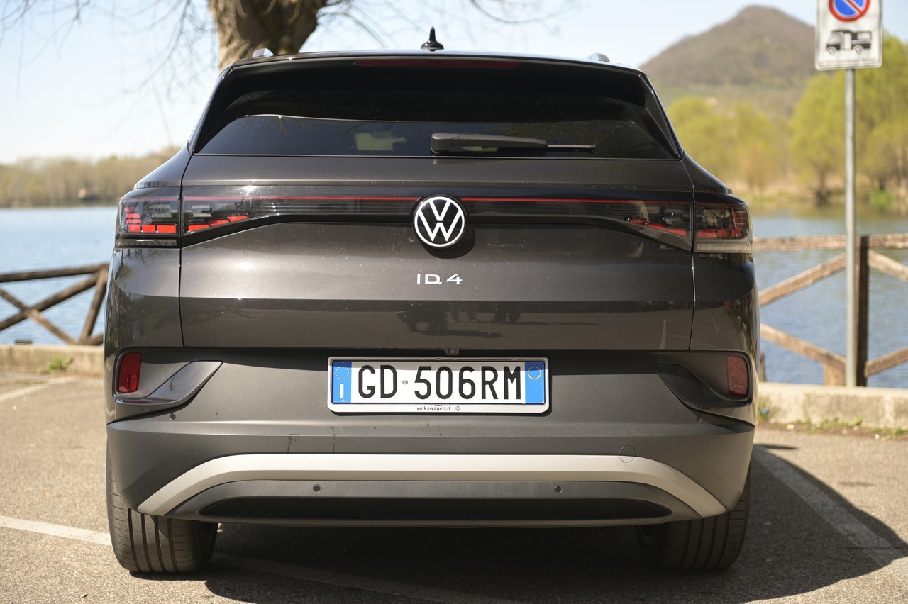 Volkswagen ID.4: la prova su strada