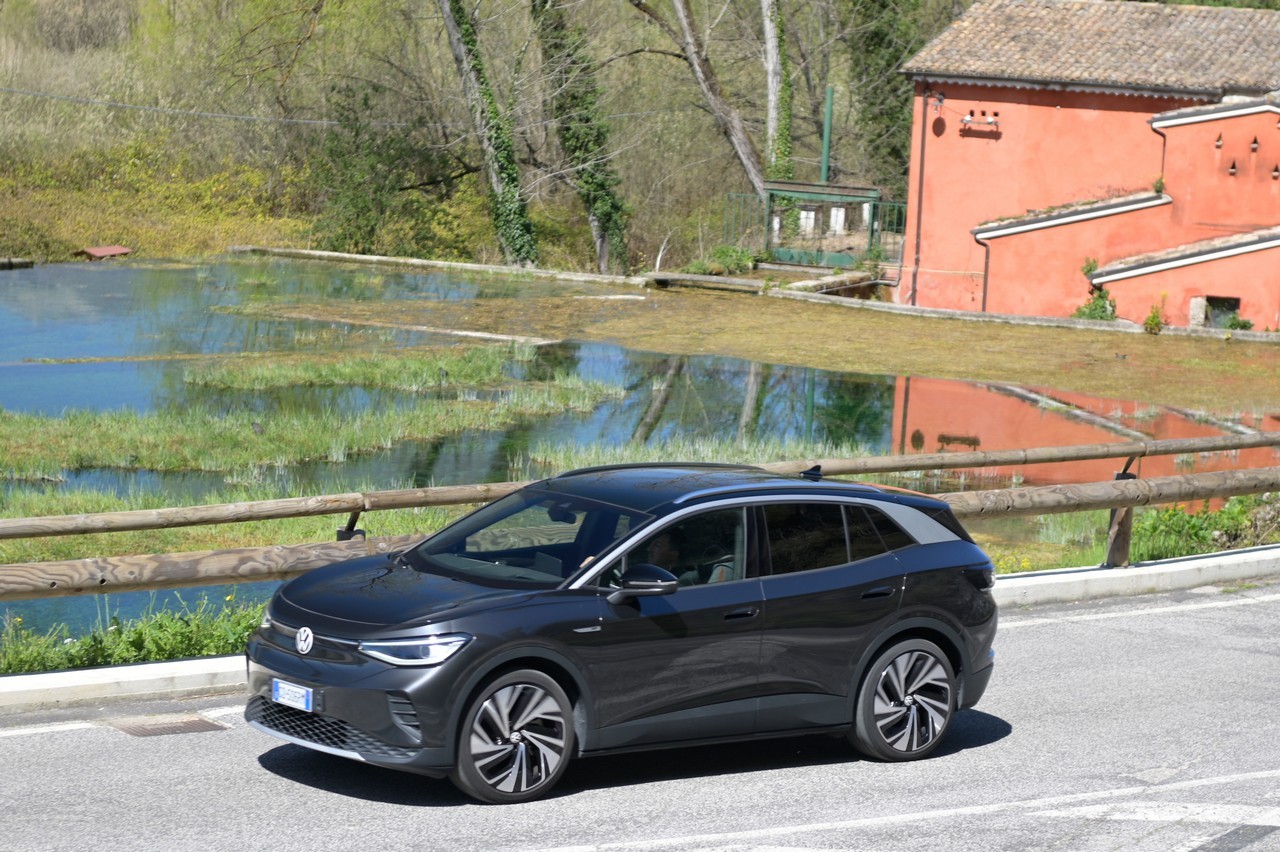 Volkswagen ID.4: la prova su strada