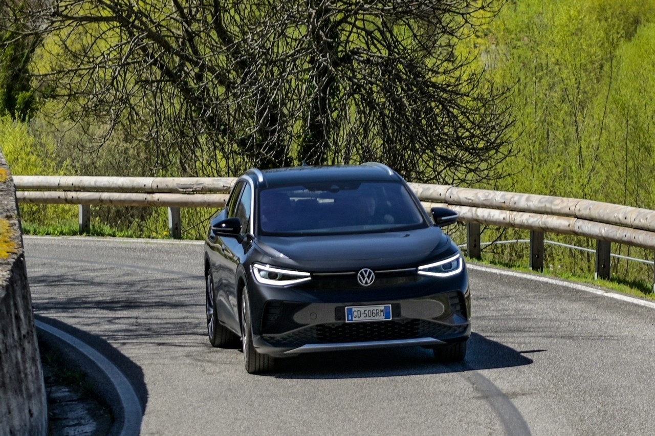 Volkswagen ID.4: la prova su strada