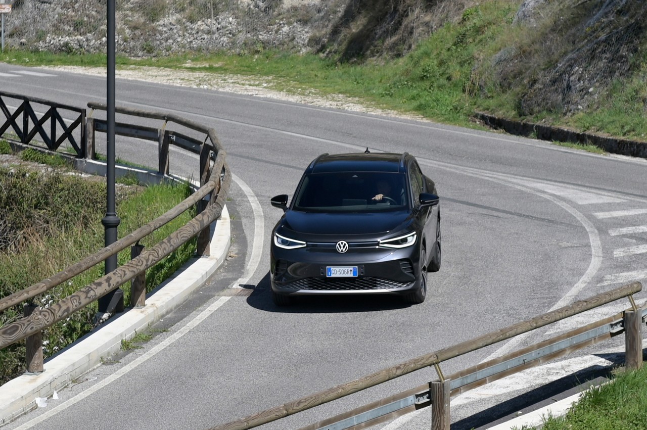 Volkswagen ID.4: la prova su strada