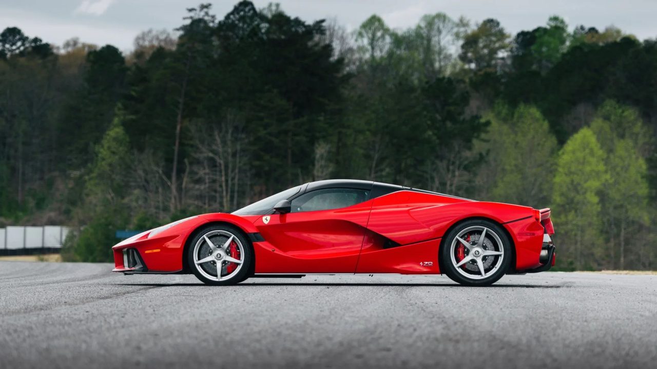 Ferrari LaFerrari Aperta in vendita: le immagini