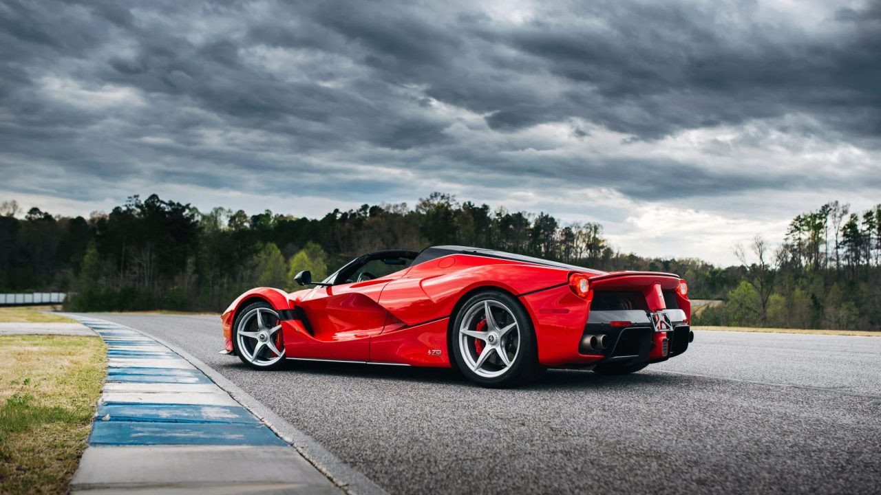 Ferrari LaFerrari Aperta in vendita: le immagini