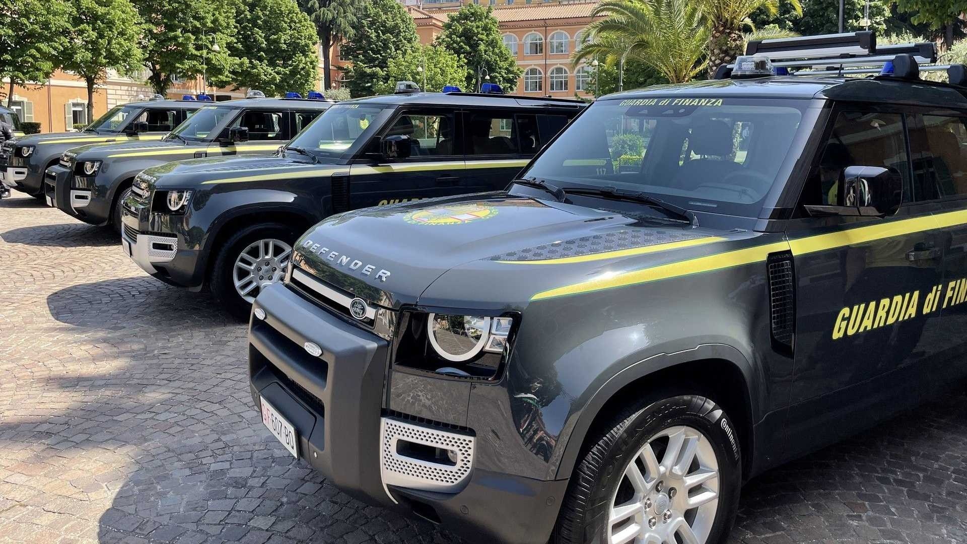 Land Rover Defender Guardia di Finanza: le immagini ufficiali