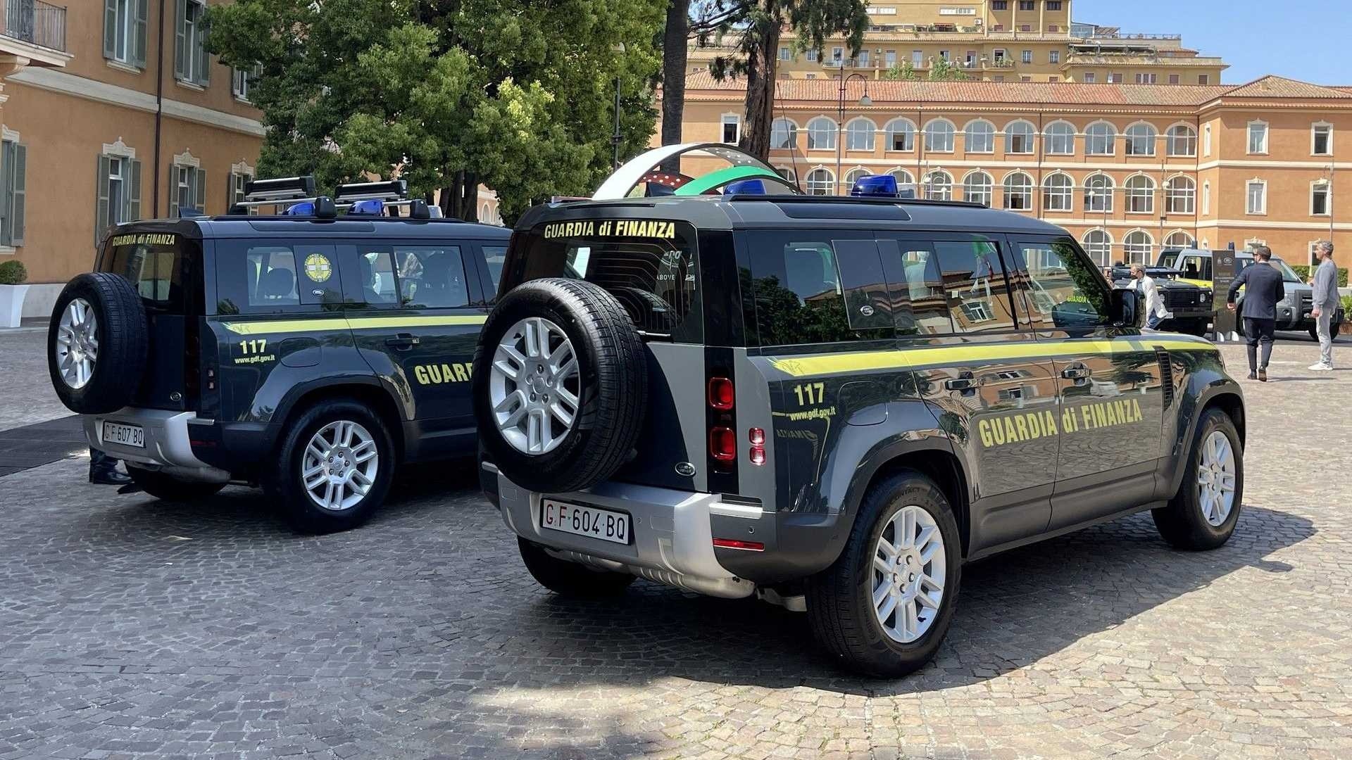 Land Rover Defender Guardia di Finanza: le immagini ufficiali