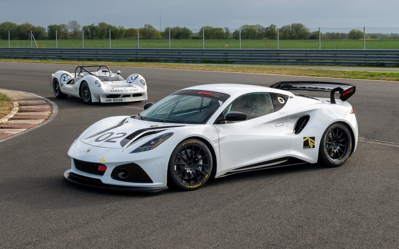 Lotus Emira GT4: le immagini ufficiali