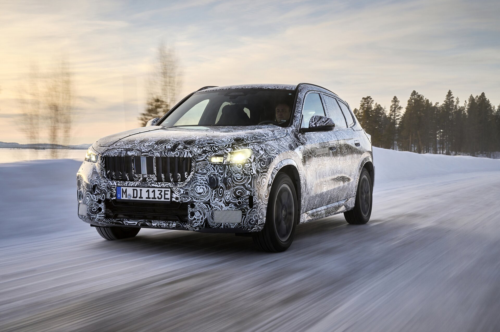 BMW iX1: le foto spia ufficiali