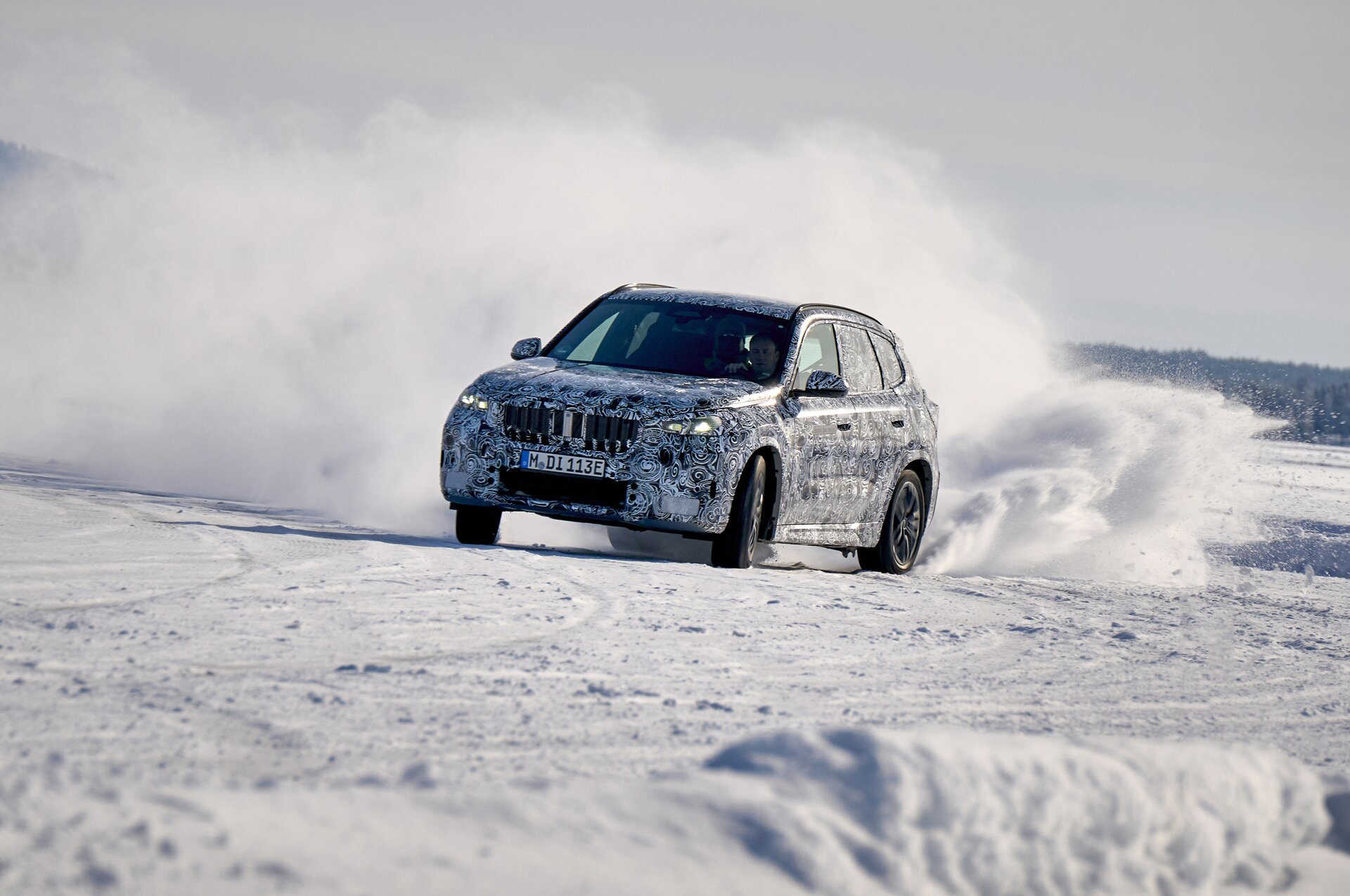 BMW iX1: le foto spia ufficiali