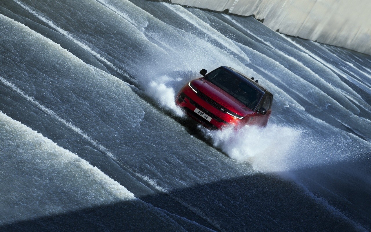 Nuova Range Rover Sport 2022: le immagini ufficiali