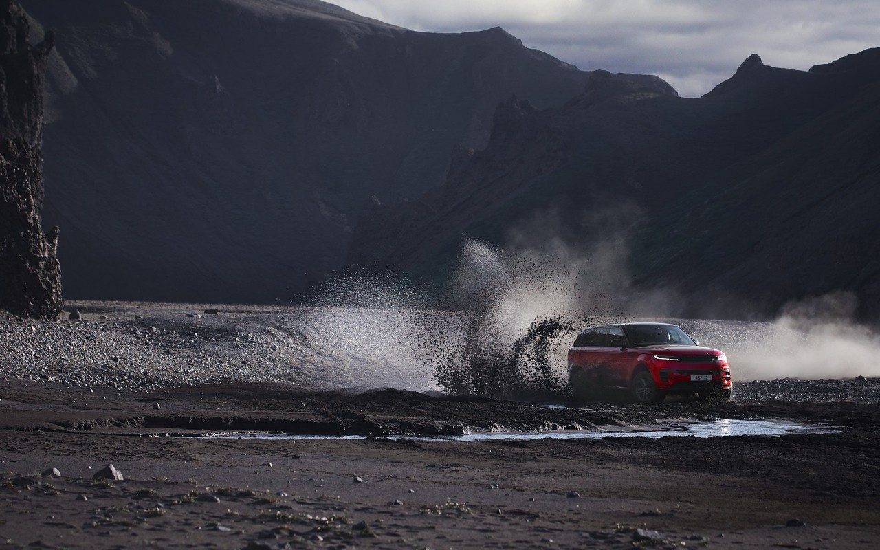 Nuova Range Rover Sport 2022: le immagini ufficiali