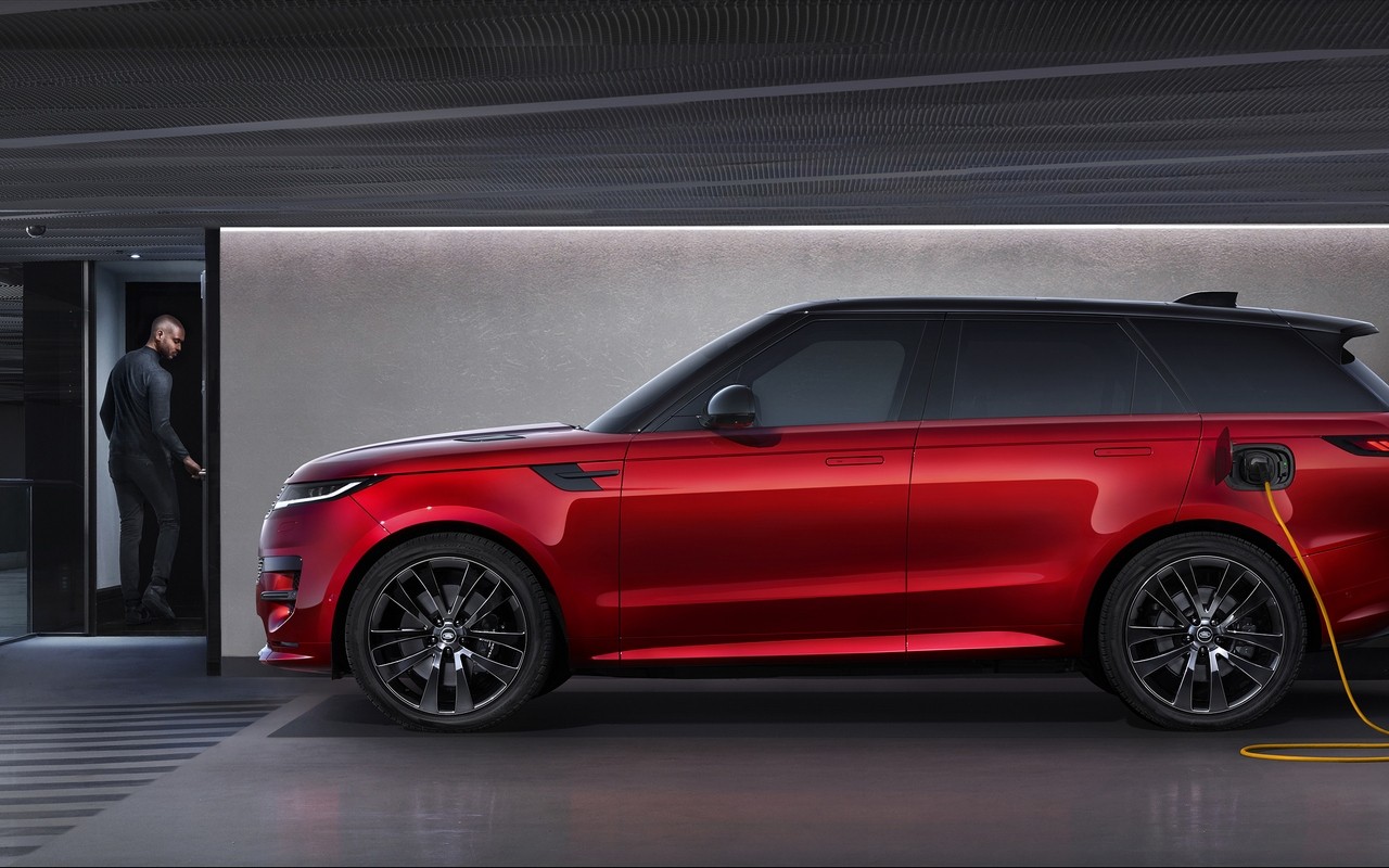 Nuova Range Rover Sport 2022: le immagini ufficiali