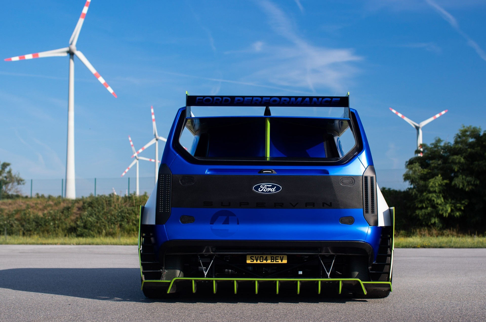 Ford Pro Electric SuperVan: le immagini