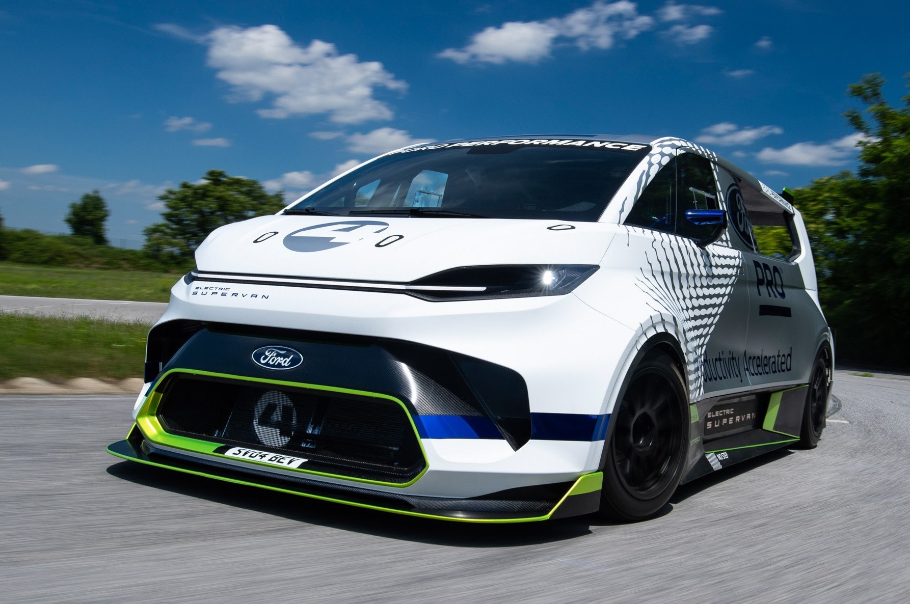 Ford Pro Electric SuperVan: le immagini