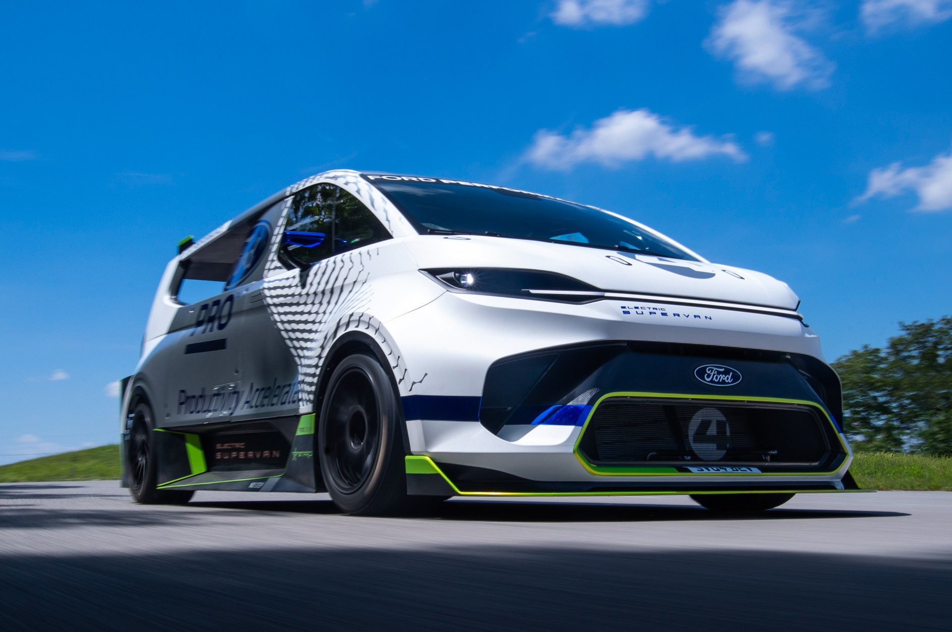 Ford Pro Electric SuperVan: le immagini