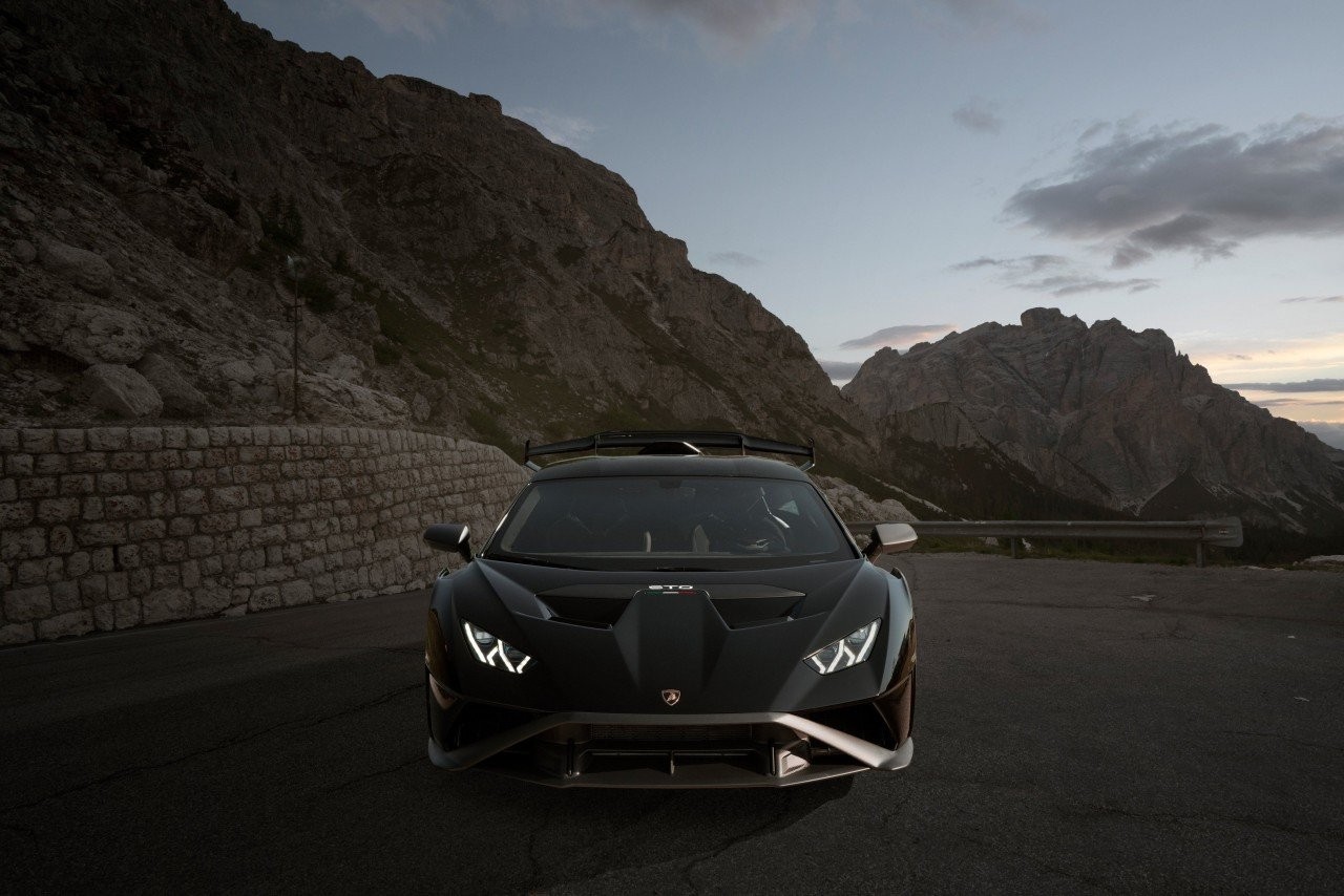 Lamborghini Huracan STO by Novitec con scarico in oro