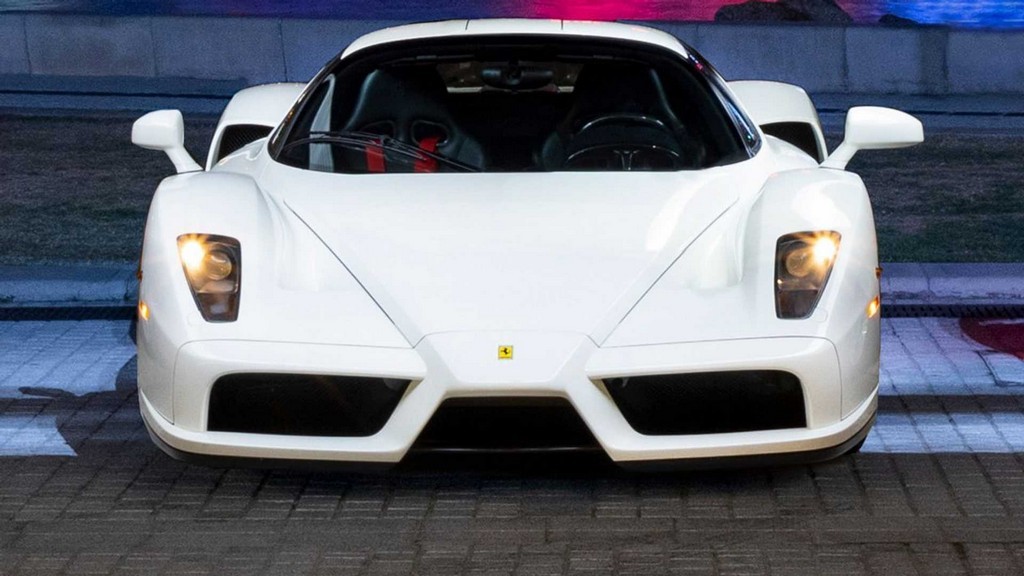 Ferrari Enzo bianca: le immagini