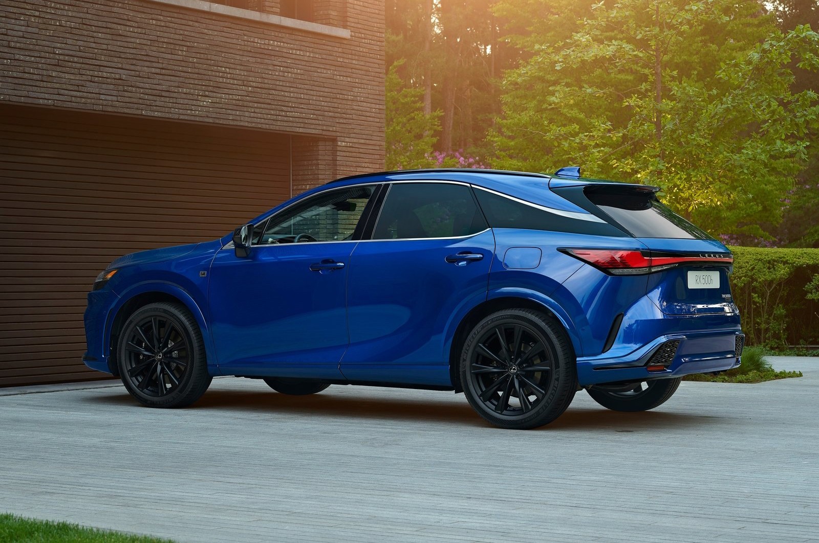 Lexus RX 2022: immagini ufficiali