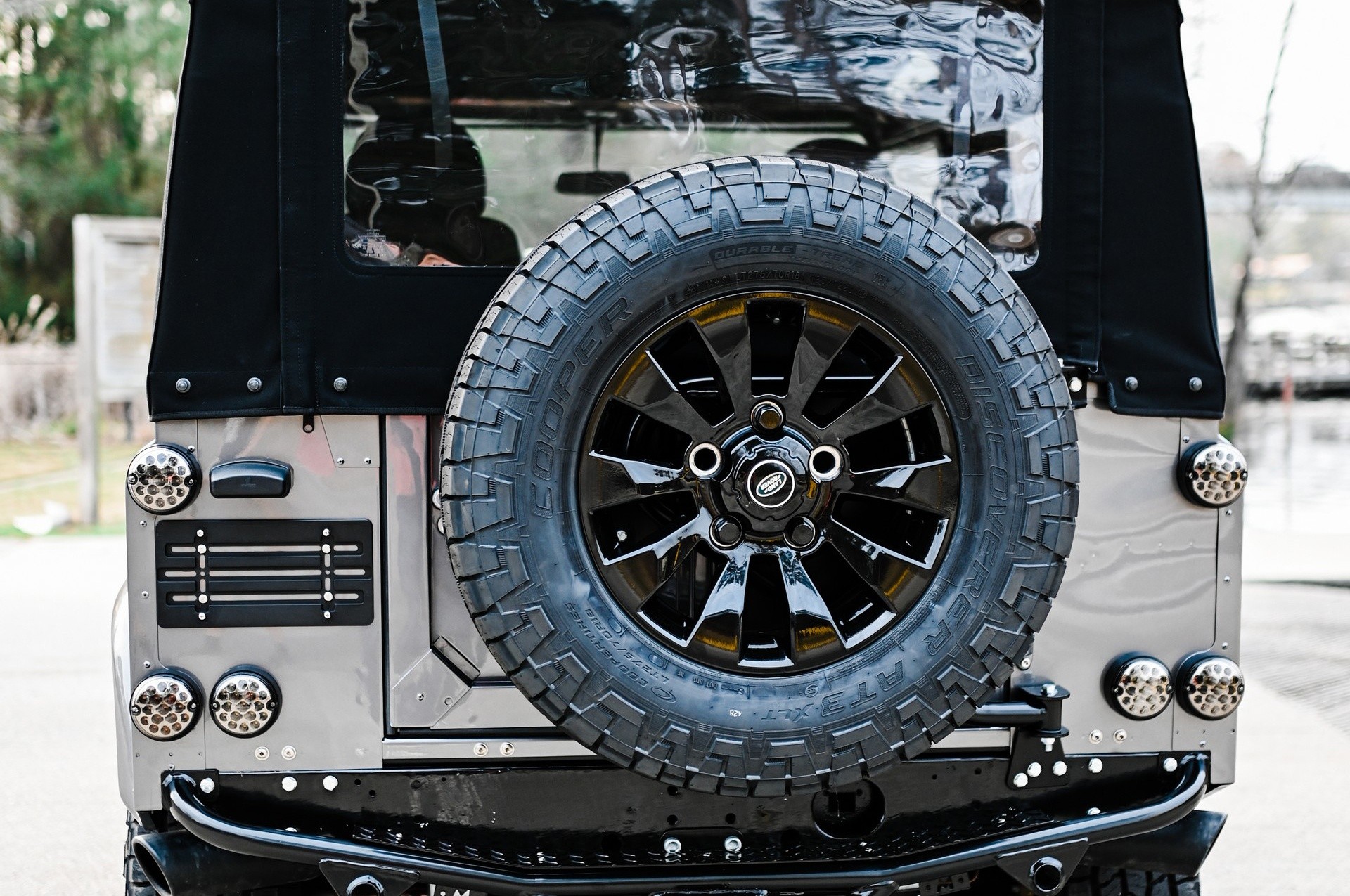 Land Rover Defender Osprey: le immagini