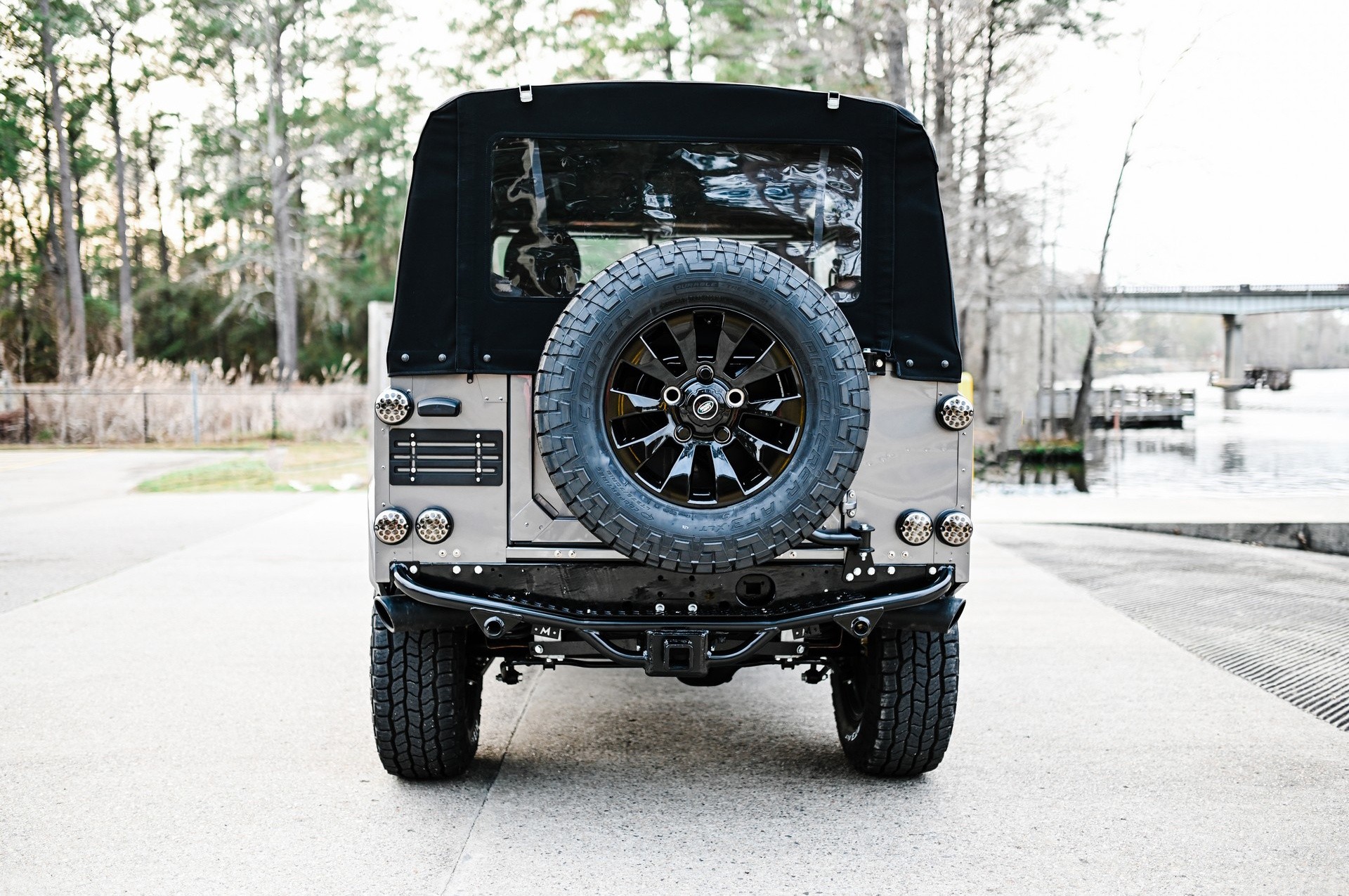 Land Rover Defender Osprey: le immagini