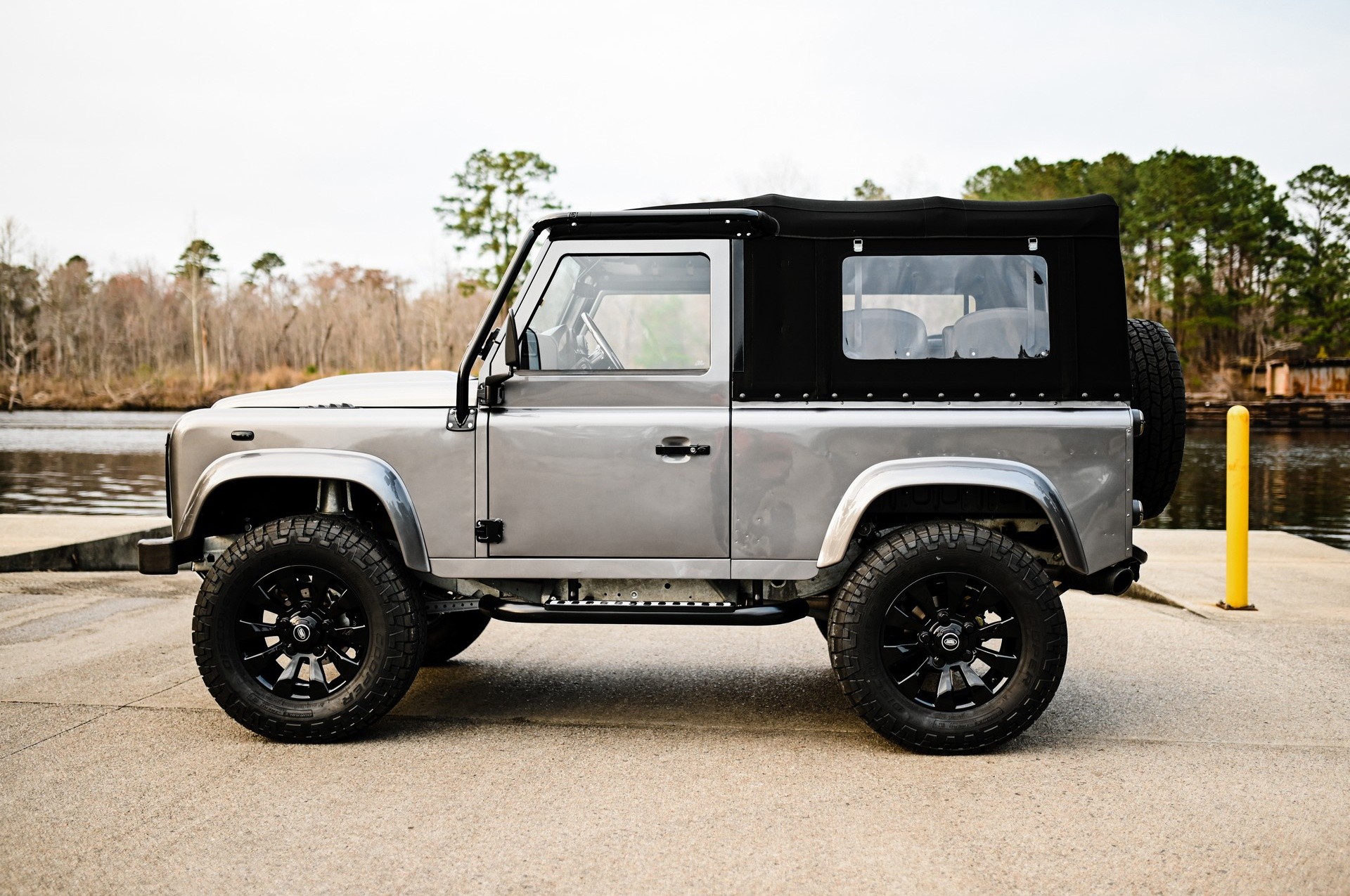 Land Rover Defender Osprey: le foto