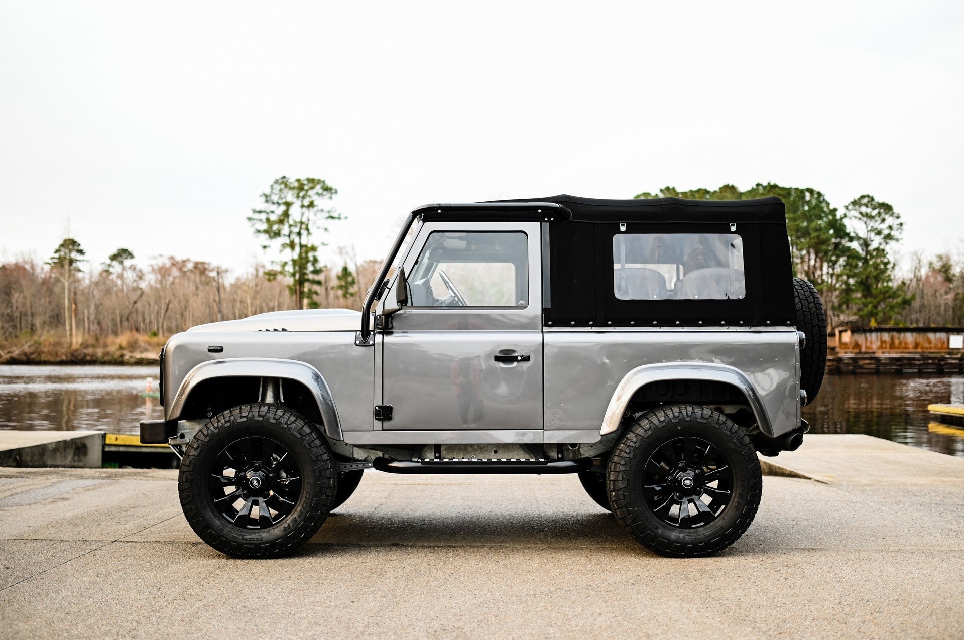 Land Rover Defender Osprey: le immagini