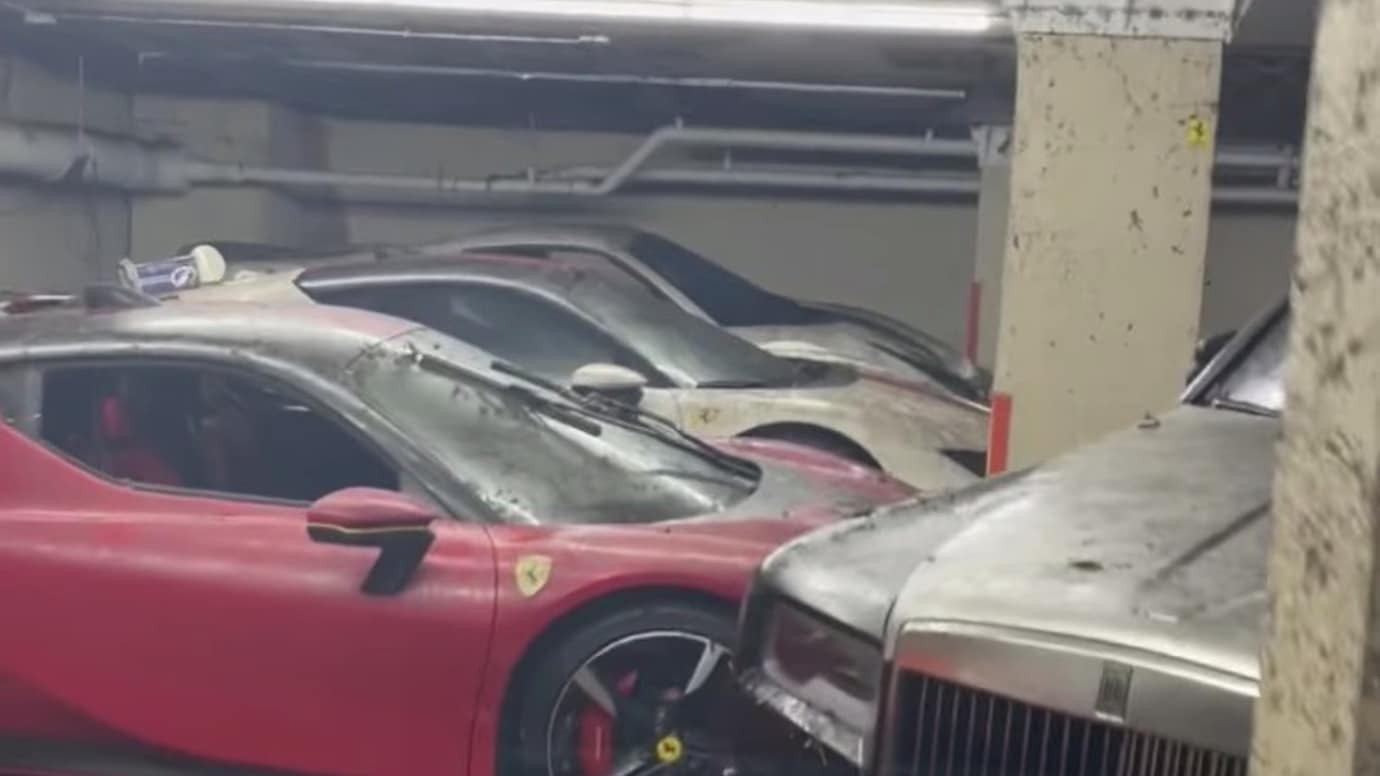 Tempesta in Florida: le supercar danneggiate in un garage