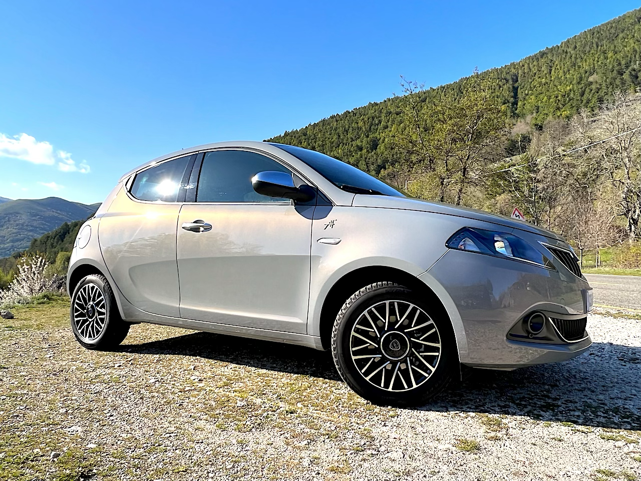 Lancia Ypsilon Alberta Ferretti: la prova su strada