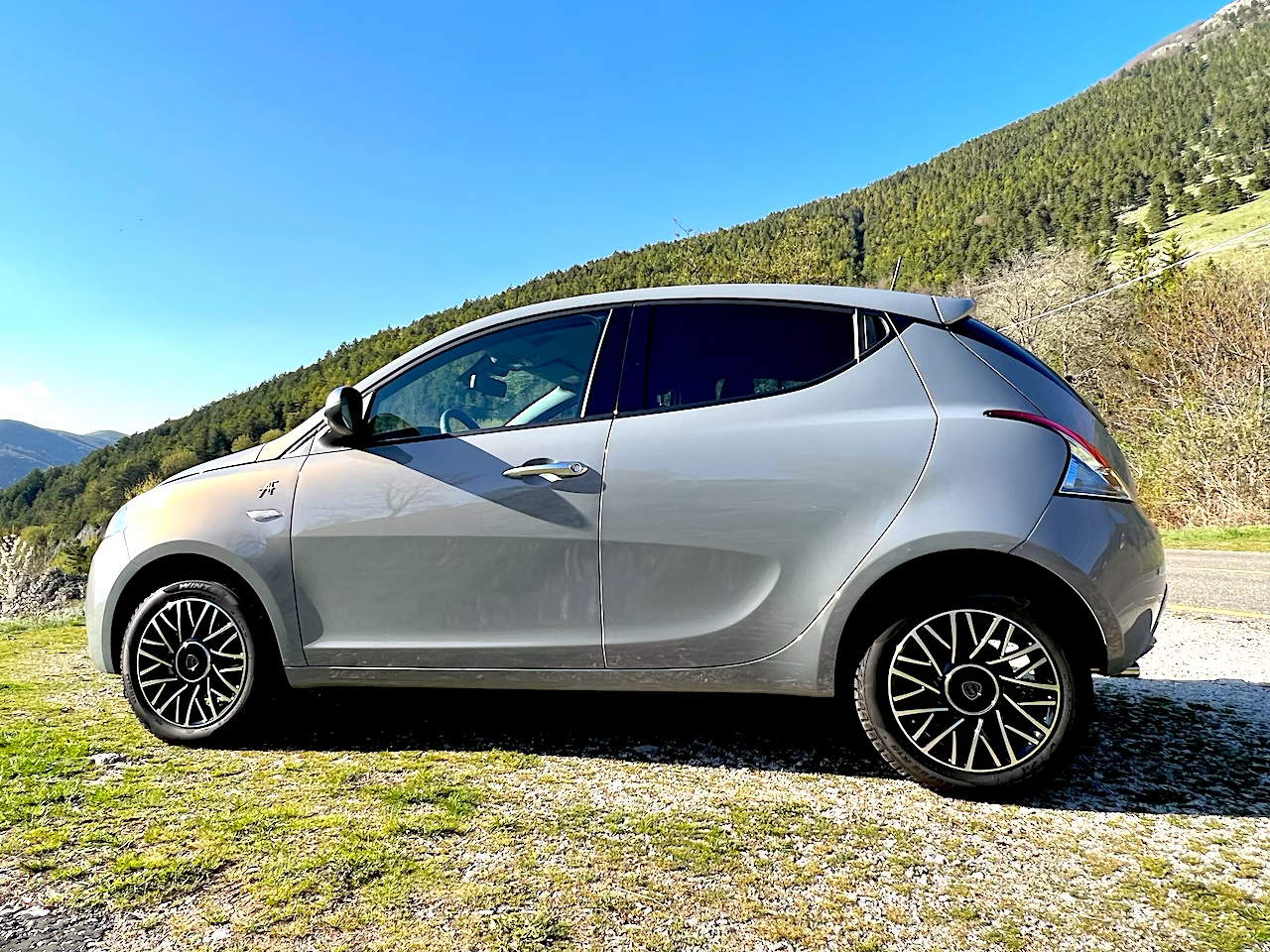 Lancia Ypsilon Alberta Ferretti: la prova su strada