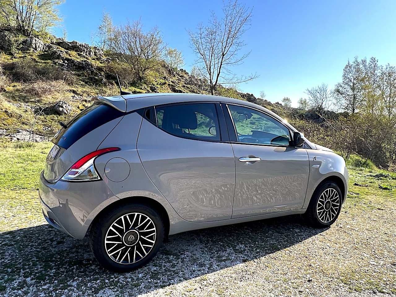 Lancia Ypsilon Alberta Ferretti: la prova su strada