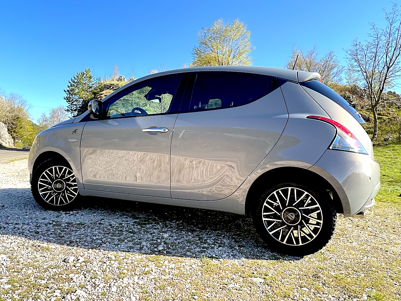 Lancia Ypsilon Alberta Ferretti: la prova su strada