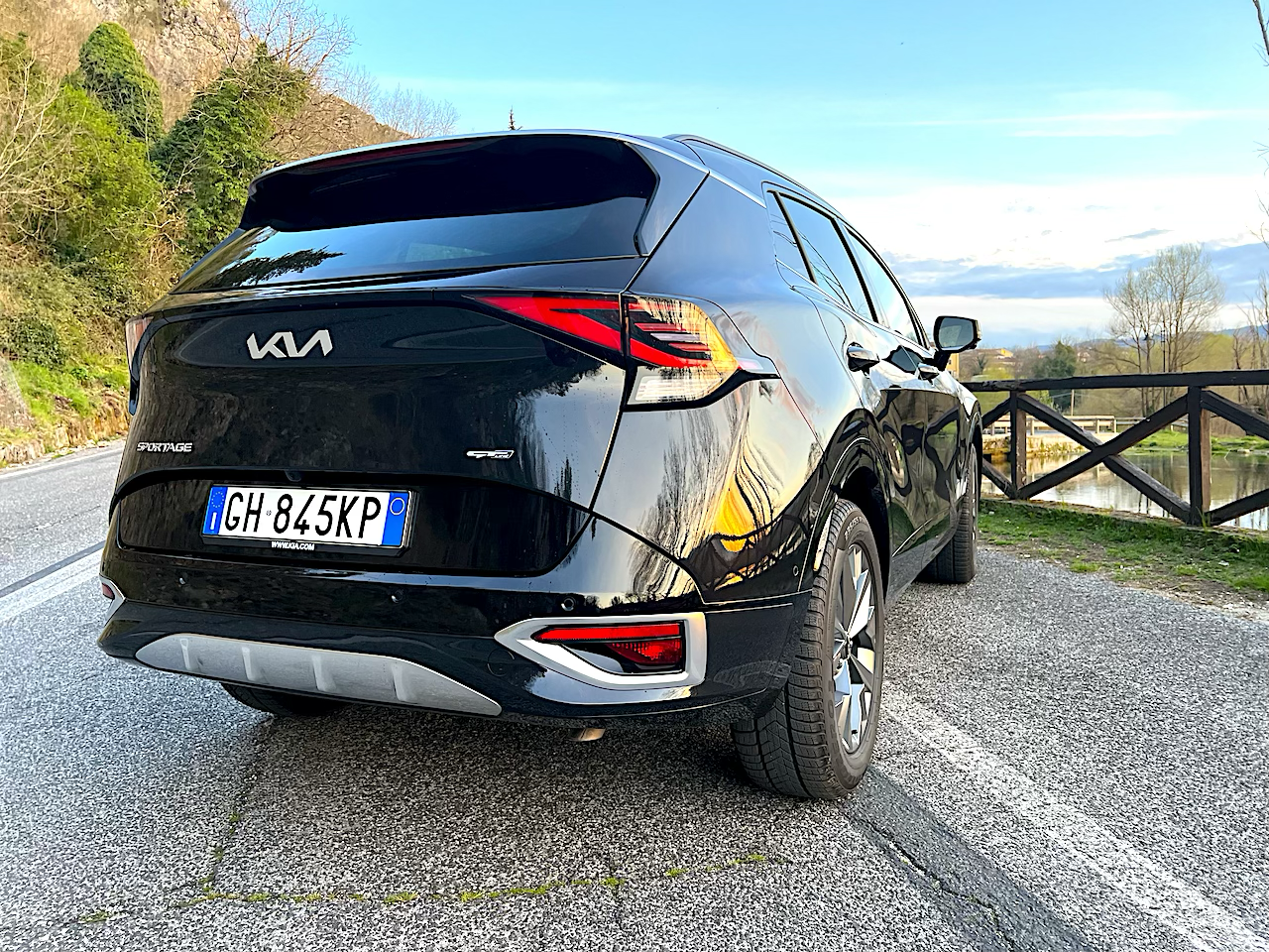 KIA Sportage 1.6 T-GDI HEV: la prova su strada