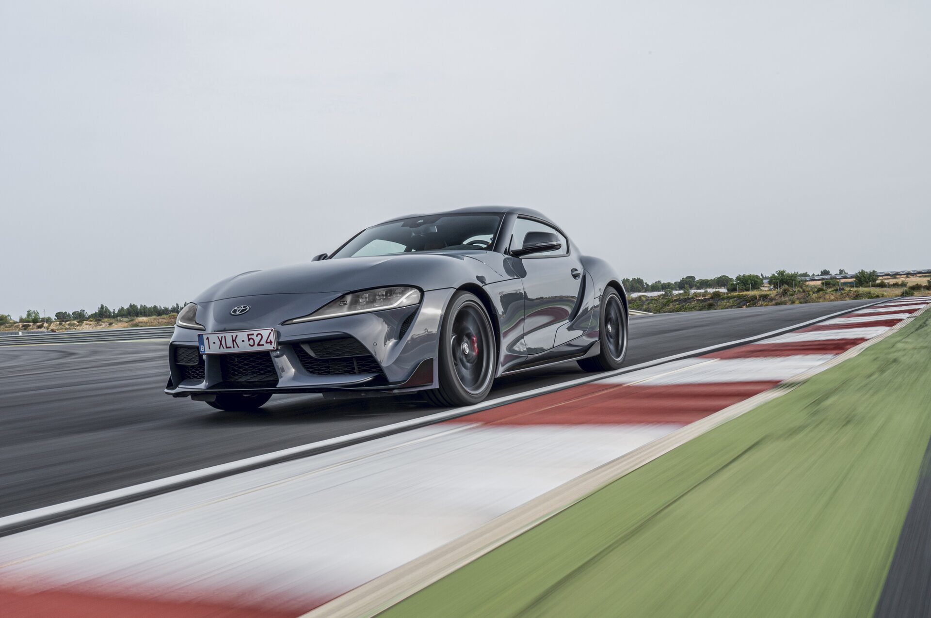 Toyota GR Supra manuale: le foto