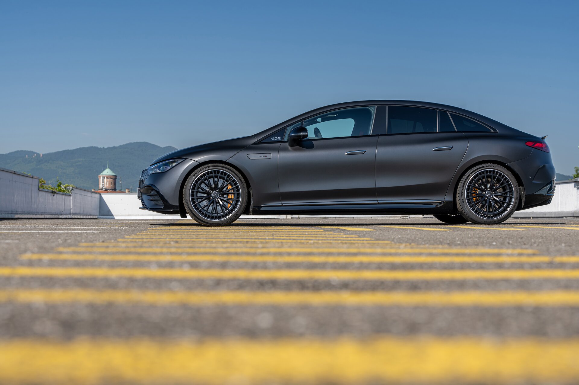 Mercedes-AMG EQE: immagini ufficiali