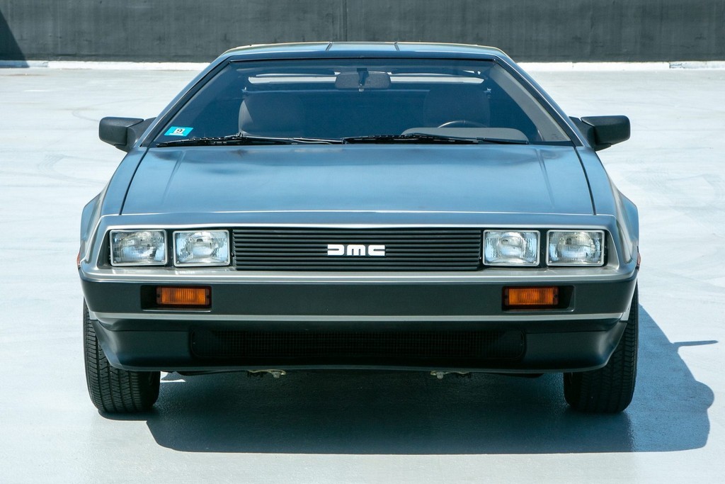 DeLorean DMC-12