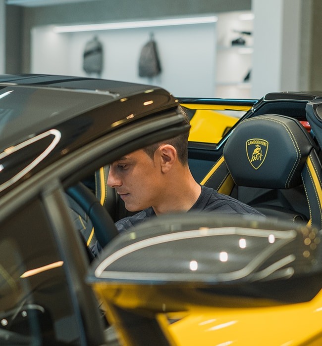 Lamborghini: le immagini di Dybala con l'Aventador S Roadster