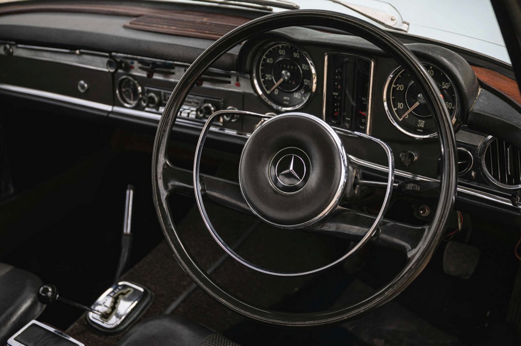 Mercedes-Benz 280 SL: l'esemplare di Stirling Moss