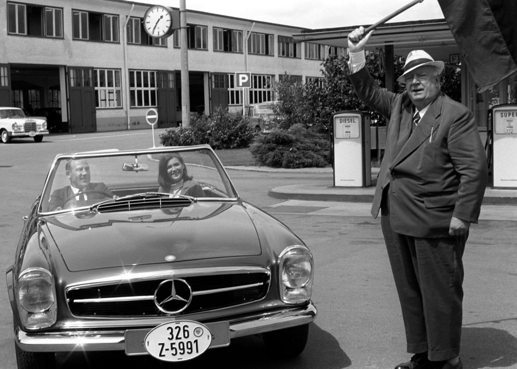 Mercedes-Benz 280 SL: l'esemplare di Stirling Moss