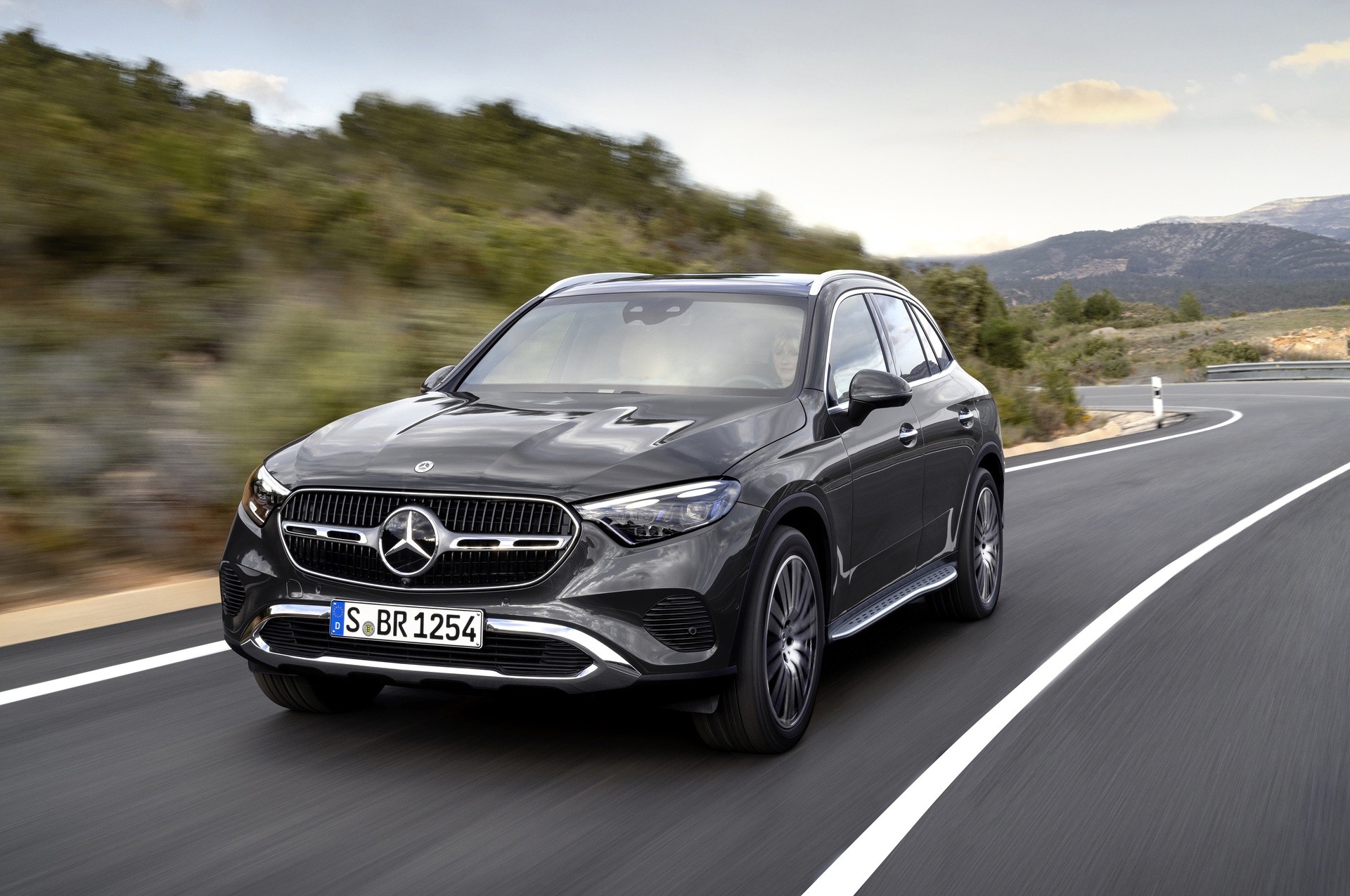 Mercedes-Benz GLC 2022: immagini ufficiali