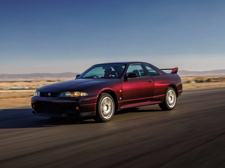 Nissan Skyline GT-R R33: le immagini